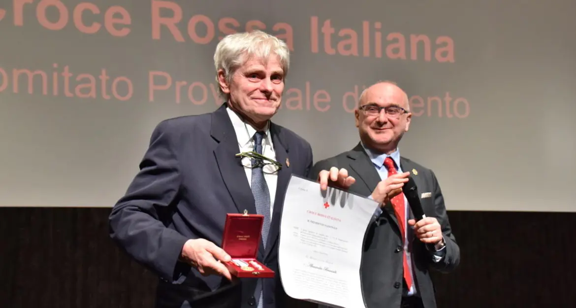 Croce Rossa, medaglia d'oro al merito per il presidente uscente Alessandro Brunialti che lascia dopo 14 anni