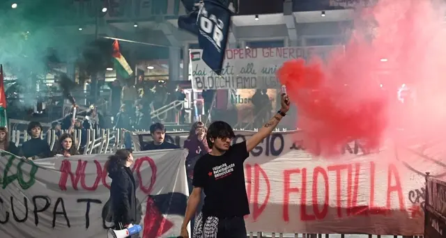Flotilla: corteo Torino contro cordone polizia in stazione