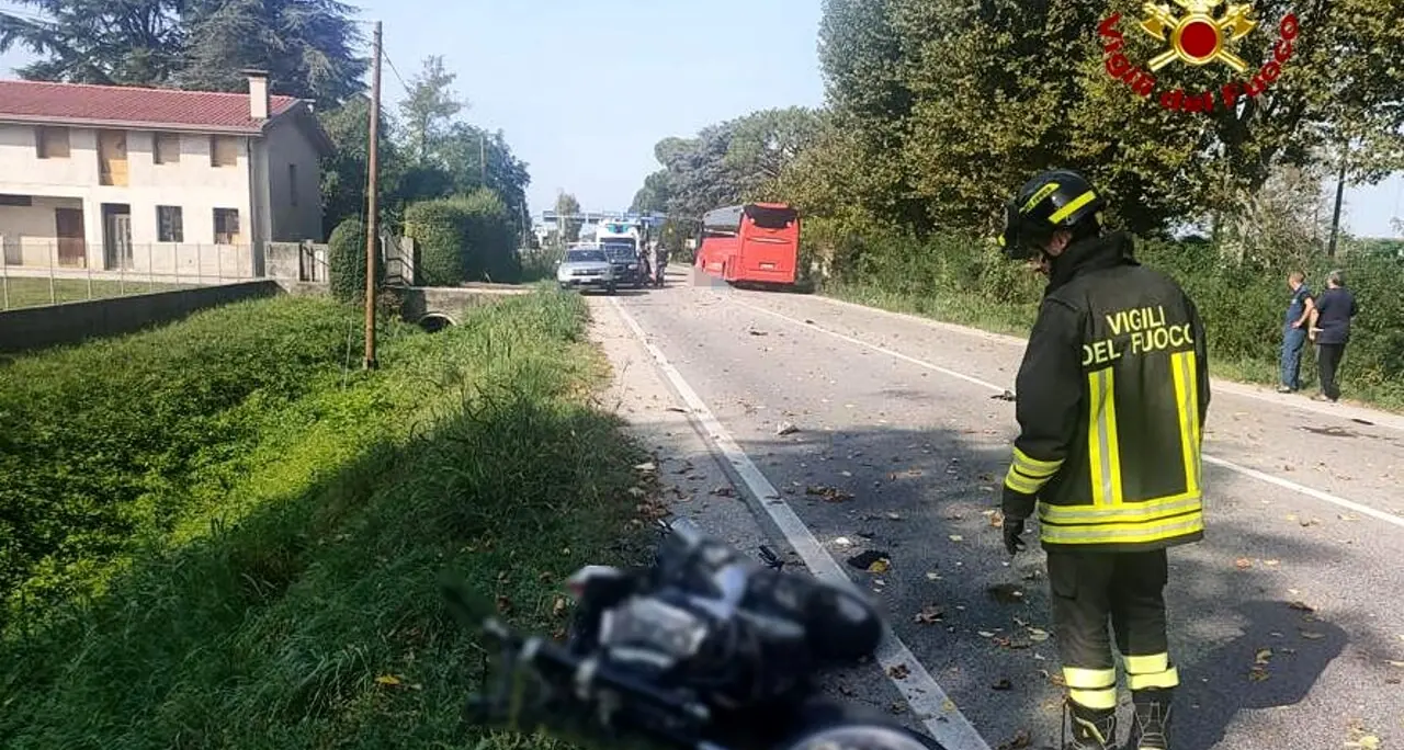 Moto contro autobus sulla Valsugana, morto un 33enne