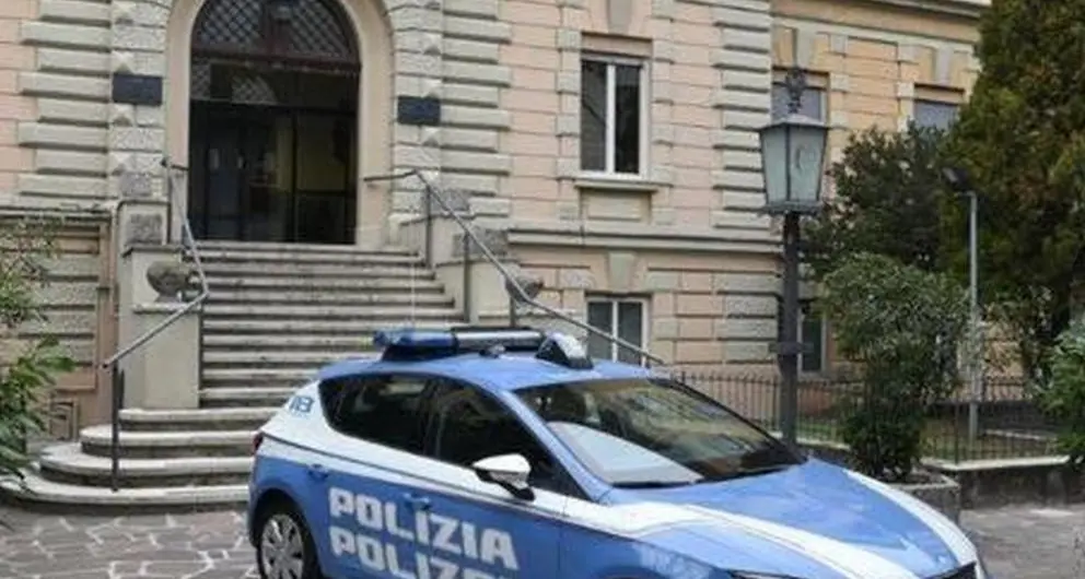 Si finge un ragazzo solo per avere sussidi e permesso di soggiorno: denunciato