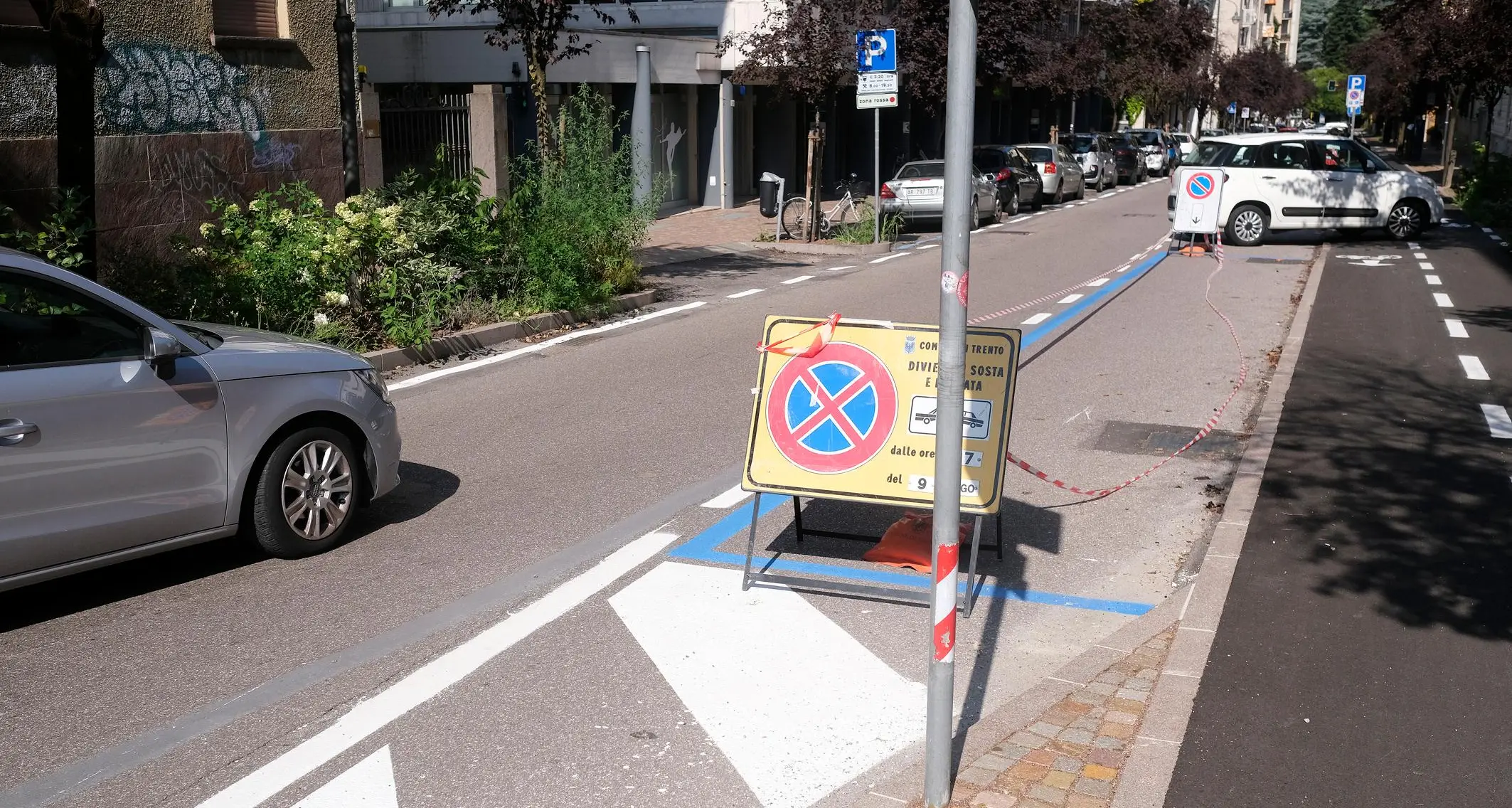 Ciclabile di via Grazioli: alla fine avevano ragione gli autisti dei bus, il Comune \"cancella\" tre parcheggi