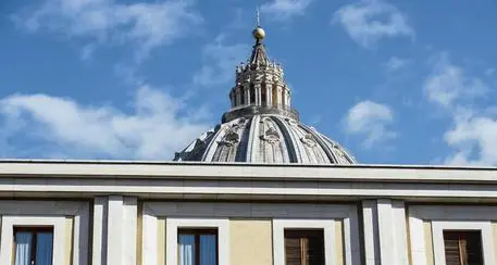 Niente sesso prima delle nozze, il Vaticano: “Proponiamo ai fidanzati la castità prematrimoniale”