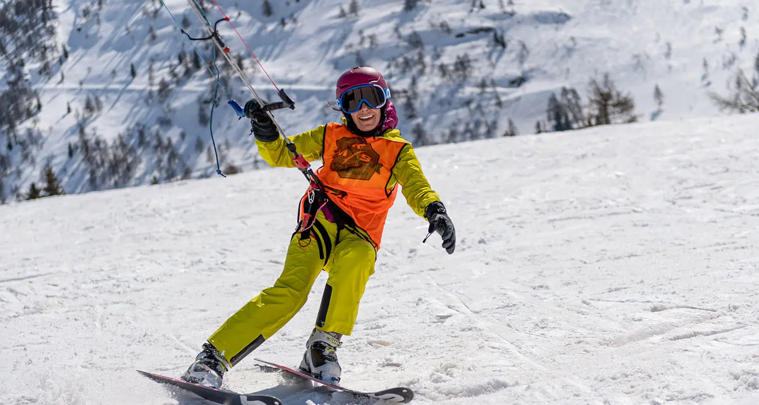 La signora dello snowkite: Alba Bergonzo diventa campionessa italiana a 47 anni