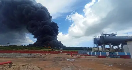 Cuba: esplode un deposito petrolifero colpito da un fulmine, almeno un morto