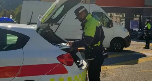 Operai sul camion, per non mostrare il green pass si dichiarano «amici in gita a Tione»