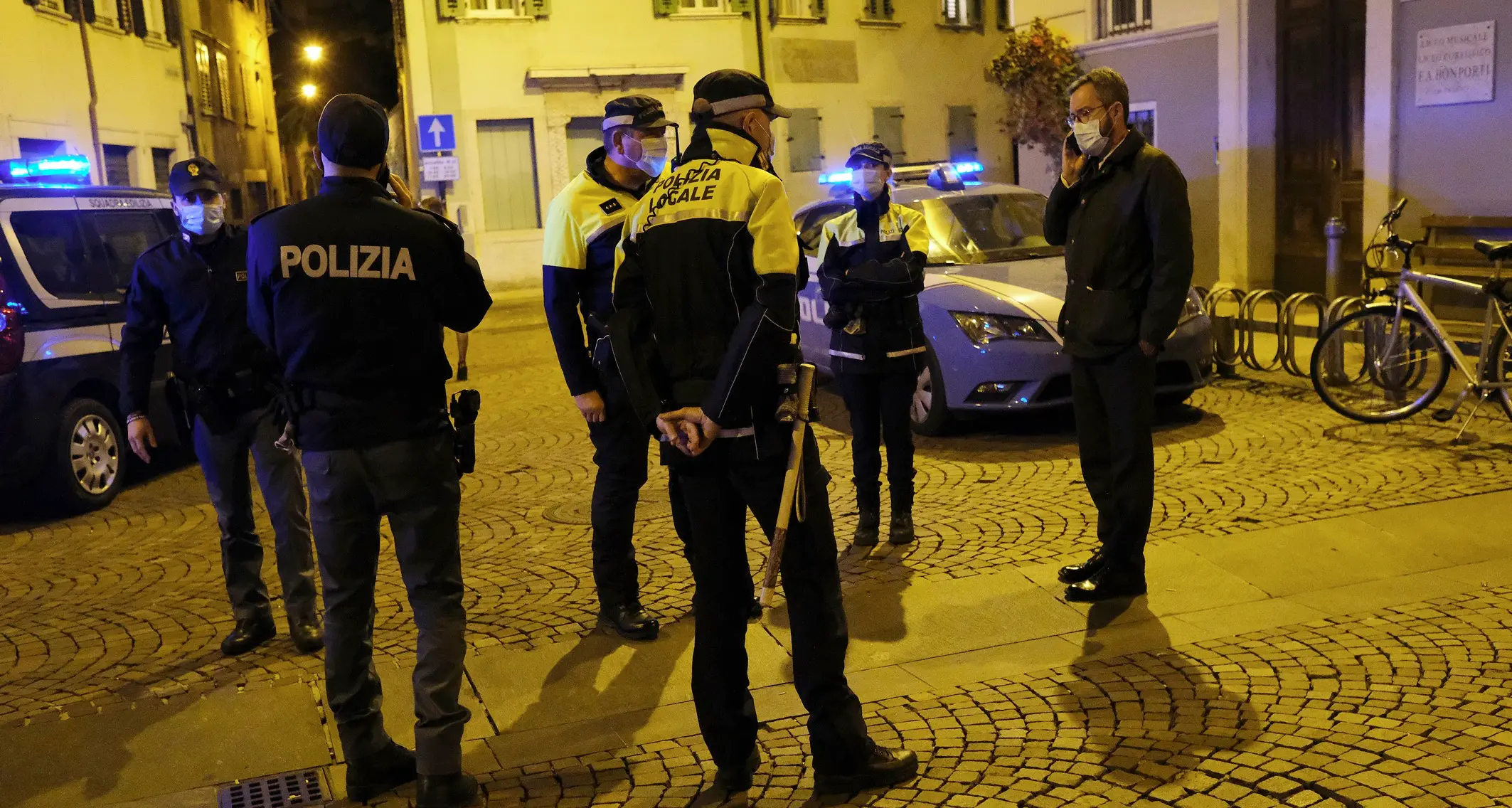Ianeselli «sceriffo» delle ordinanze? «Il primo a non essere contento sono io, aiutatemi a trovare luoghi alternativi per il ritrovo notturno»