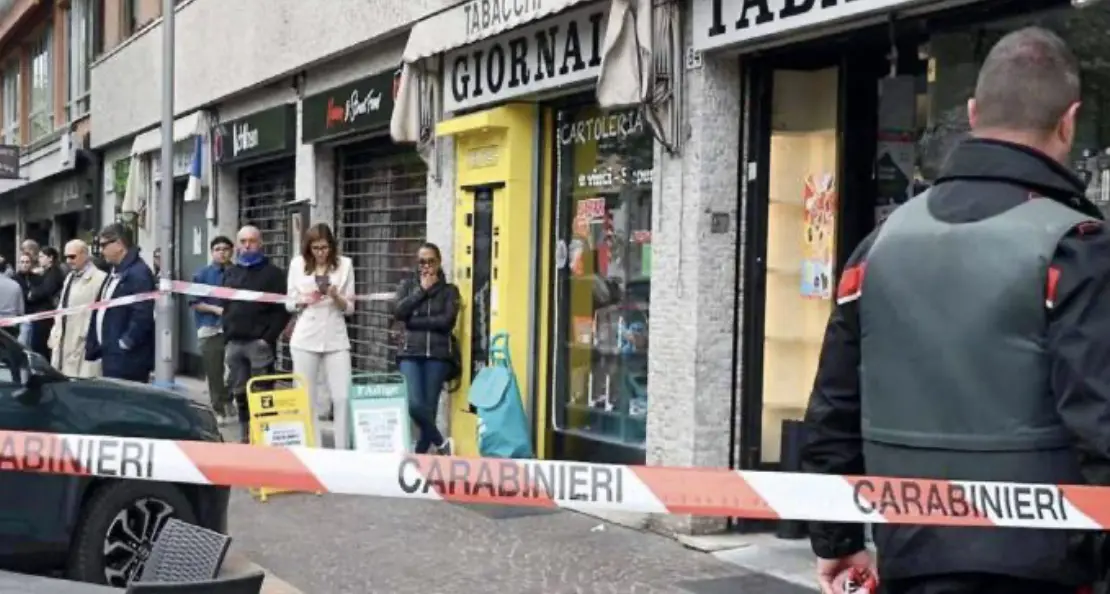 Tentato omicidio in via Santa Croce, hanno sparato ad altezza d'uomo: ancora sotto shock la titolare della tabaccheria