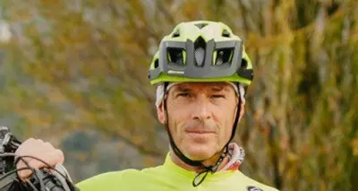 Dramma a Levico, muore in bici per un infarto Paolo Alverà, istruttore di mountain bike, aveva 49 anni