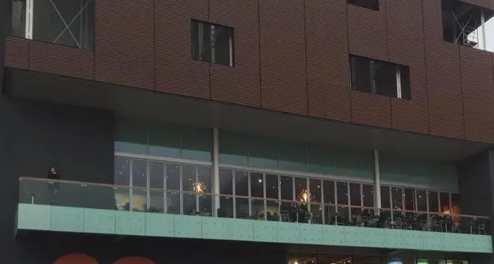 Ferito con una bottiglia rotta al centro commerciale Twenty di Bolzano
