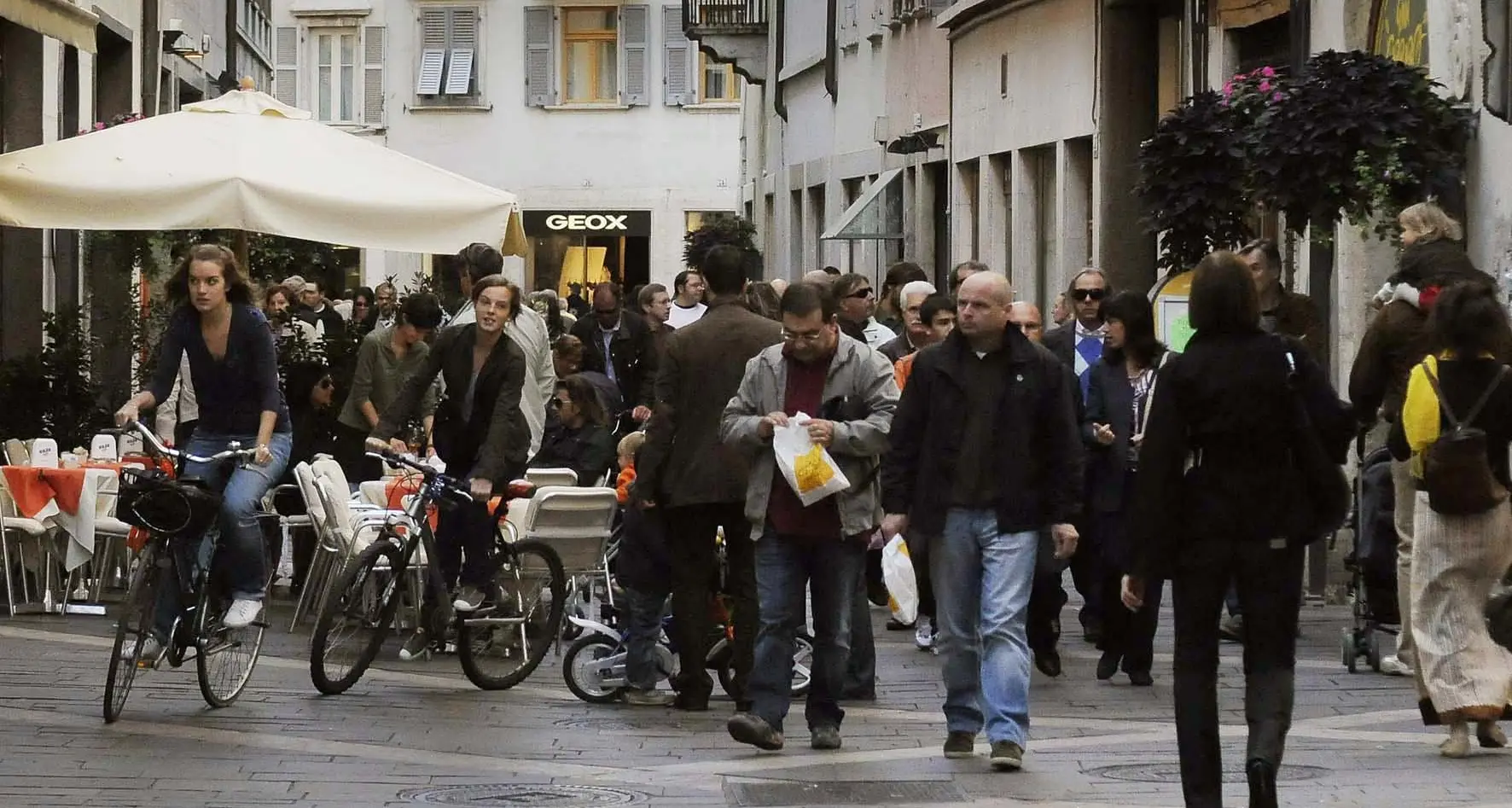 Gli stranieri in Trentino sono 47 mila: giovani, in aumento, ma concentrati in poche zone urbane