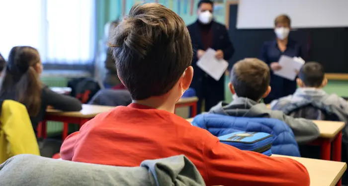 Dall’1 aprile i prof non vaccinati potranno tornare a scuola