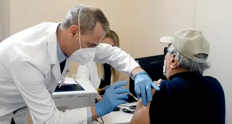 L’appello dei medici trentini agli operatori sanitari: vaccinatevi contro l’influenza