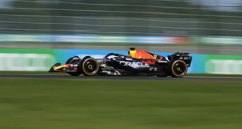 In Giappone vince Verstappen, quarta la Ferrari di Leclerc