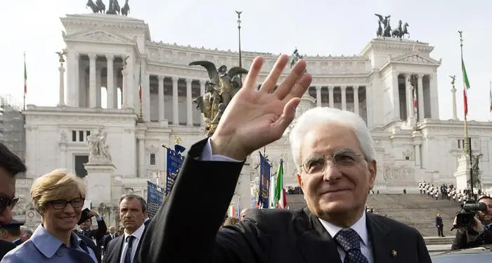 Mattarella eletto Presidente della Repubblica, in Aula quattro minuti di applausi (ma non da Fratelli d’Italia)