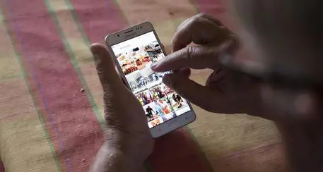 Ricatto hot a un 62enne conosciuto su Facebook, donna residente in Trentino a processo