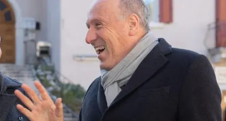 Nottate in fila per avere un posto in Rsa, l'assessore Mario Tonina promette: «Non accadrà mai più»