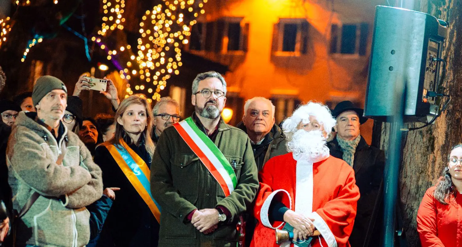 Natale a Trento, cori e musica per il messaggio del sindaco Ianeselli: «Servono fiducia e incontro»