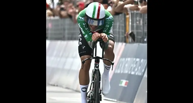 Giro: Ganna vince la 10/a tappa a cronometro
