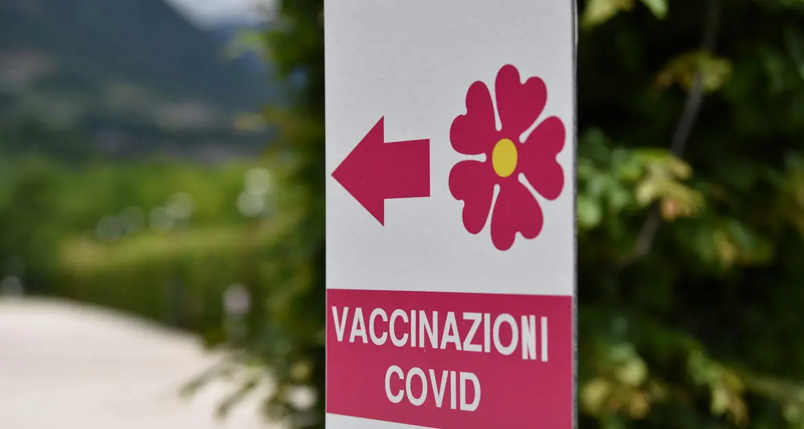 Vaccinarsi nel weekend: sabato e domenica aprono due «hub» a Pinzolo e in Fassa, ecco come prenotarsi