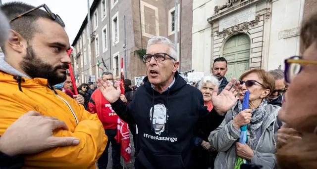 Liguria: Morra, \"Bucci come Santelli\"; centrodestra, \"sciacallo\"