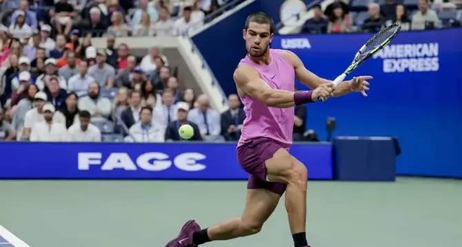 Alcaraz conquista gli Us Open e torna numero uno al mondo: Sinner battuto in quattro set