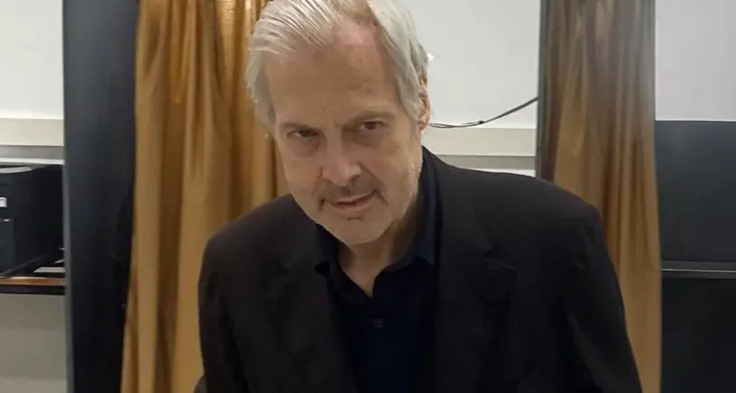 Vittorio Sgarbi riappare in pubblico: le prime foto dopo la malattia