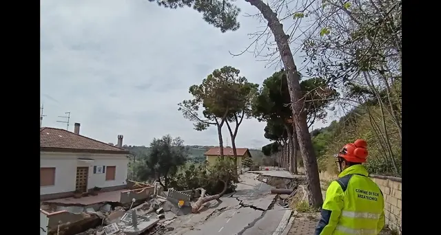Frana Silvi, tregua fragile: 32 sfollati, otto edifici coinvolti