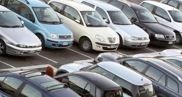 Centro sanitario di Mezzolombardo: parcheggio “impossibile” per gli utenti, la denuncia di Zanella
