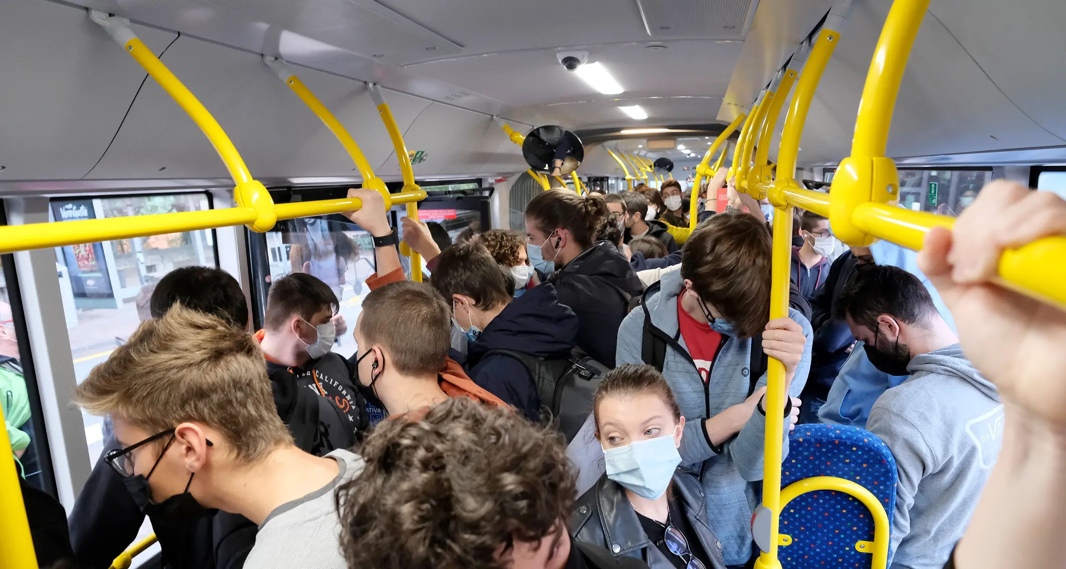 Il problema degli autobus per Povo: migliaia di studenti, mezzi strapieni, ma solo per un’ora al mattino