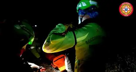 Asiago: cerca di salvare il cane e finisce in un dirupo, 27enne recuperato dal Soccorso alpino