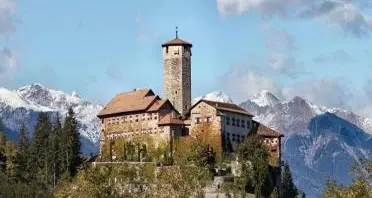 Sgarbi: «Castel Valer acquistato grazie a me, all’inizio Fugatti non era molto convinto di fare questa operazione»