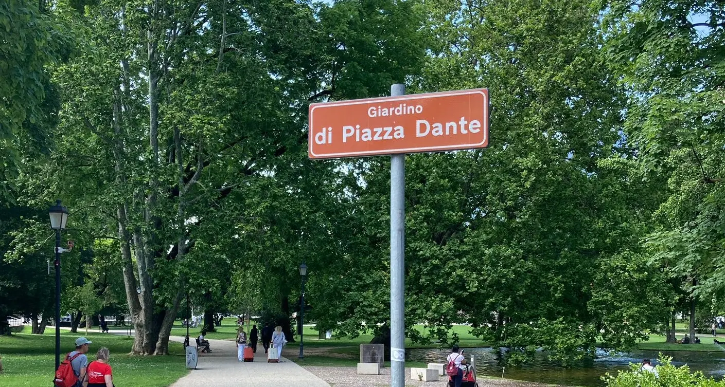 Nei parchi pubblici di Trento i cartelli con la toponomastica: il nome in 150 segnalatori (tre per parco)