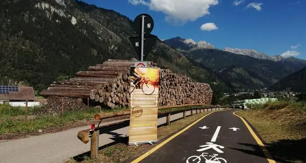 Si scontra con il papà in bici, gravissima una donna di 30 anni di Predazzo