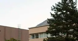Elementari Schmid, la piscina lascerà spazio a tre nuovi locali