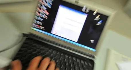 Gioca online 300mila euro e percepisce il Reddito di cittadinanza: assolta