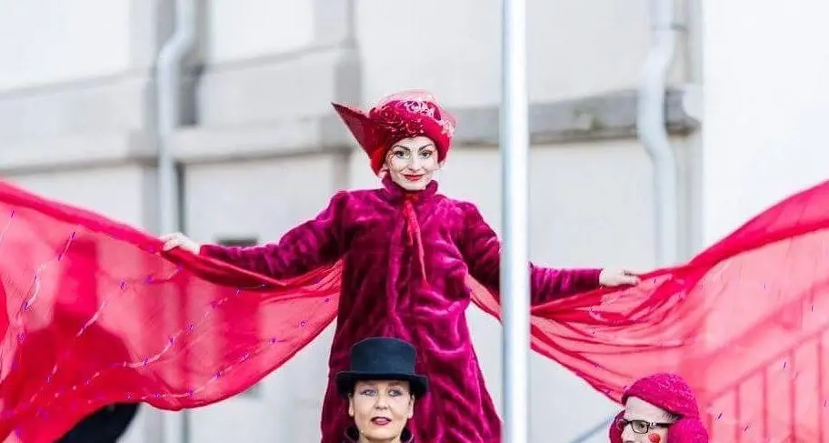 Il sogno di Edvin Picalli, circense di professione: a 15 anni era già nel Circo nazionale albanese