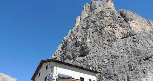 Scalatore «vola» sulla via delle Guide al Velo della Madonna, Soccorso alpino in azione