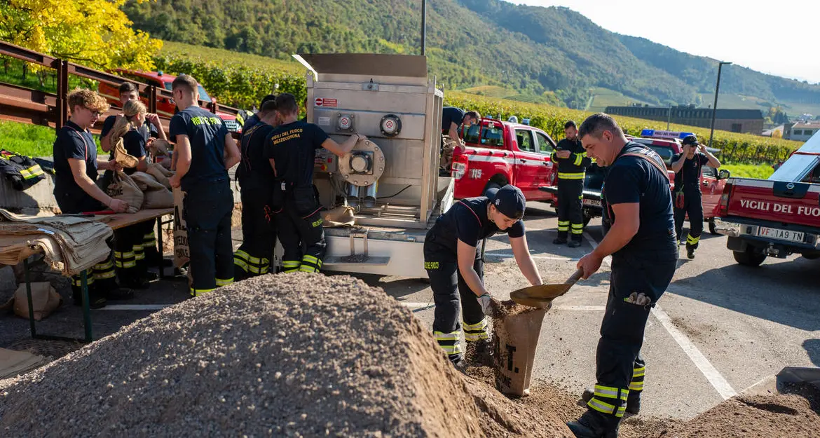Maxi-esercitazione della Protezione Civile: simulata l'esondazione dell'Adige con oltre 200 persone coinvolte