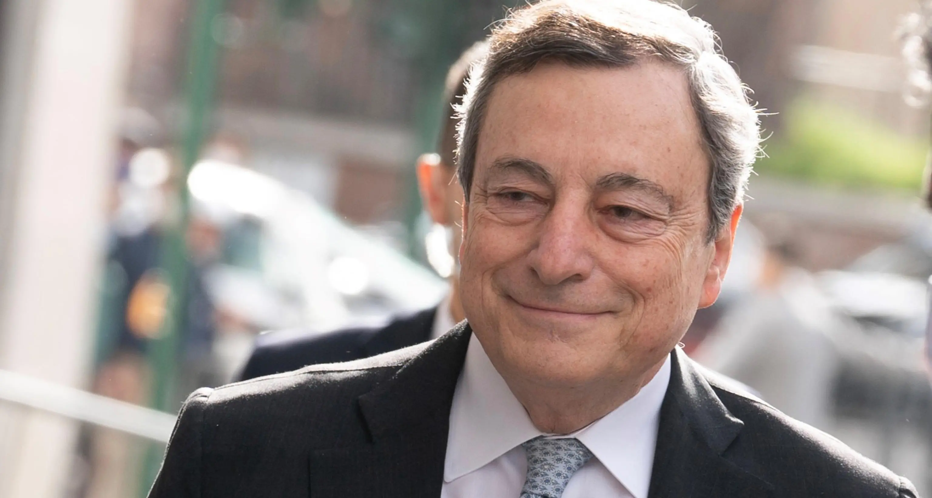 Coprifuoco dalle 23, poi dal 21 giugno verrà abolito, l’annuncio di Draghi