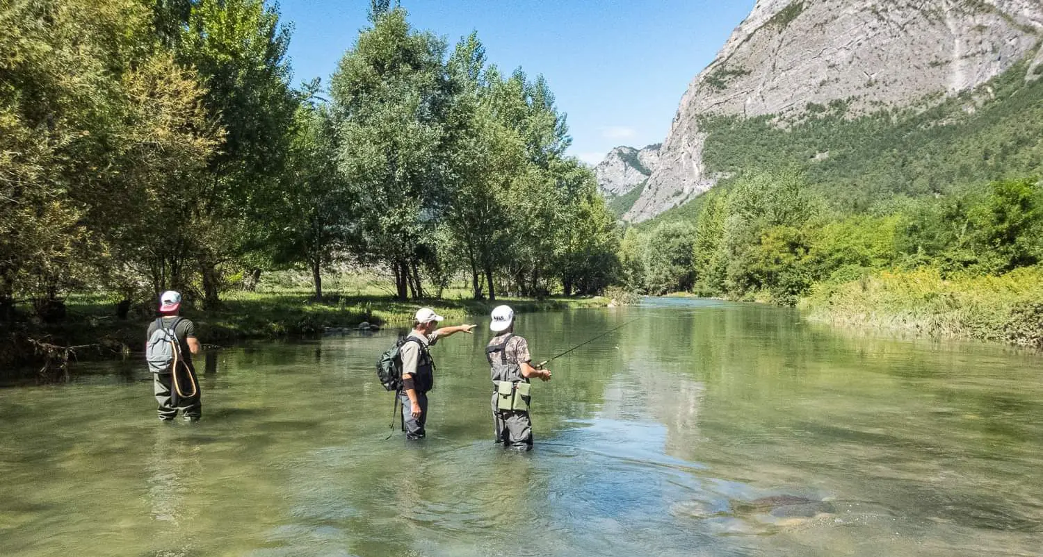Ti piacerebbe provare a pescare ma non sai come fare? Ci pensa l'Associazione Pescatori Dilettanti in un weekend