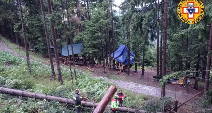 Tragedia nel bresciano, scout 16enne muore travolta da un albero durante il temporale