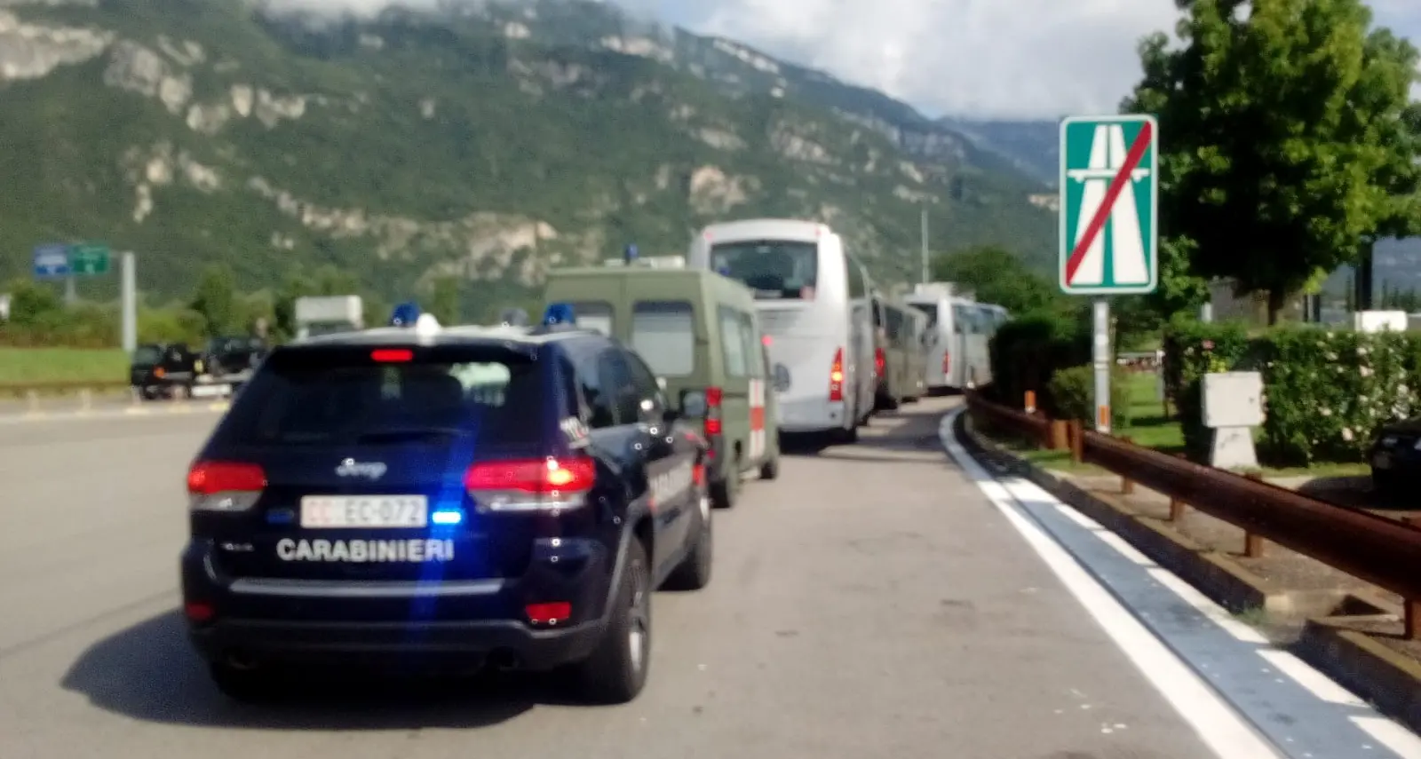 Sono arrivati i primi 90 profughi afghani alla base militare di Riva del Garda