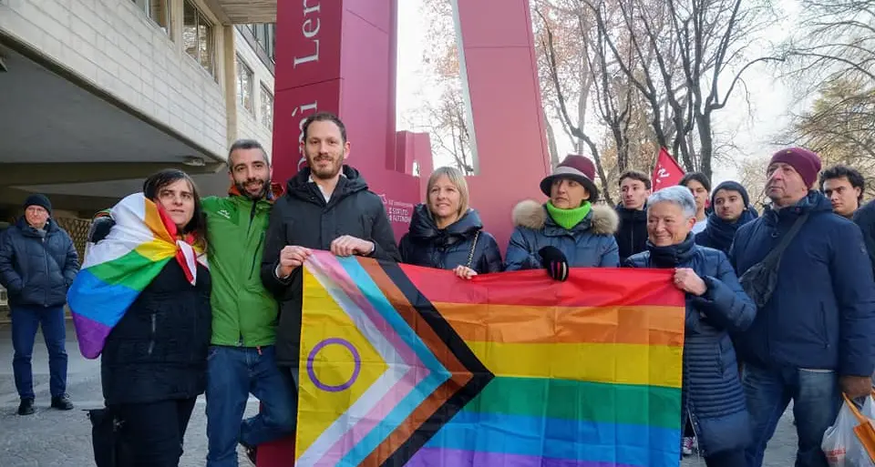 Oltre cento persone in piazza contro il ddl Cia, Zanella: «Torniamo al Medioevo»