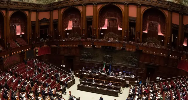 Milleproroghe: Camera conferma fiducia, 369 sì
