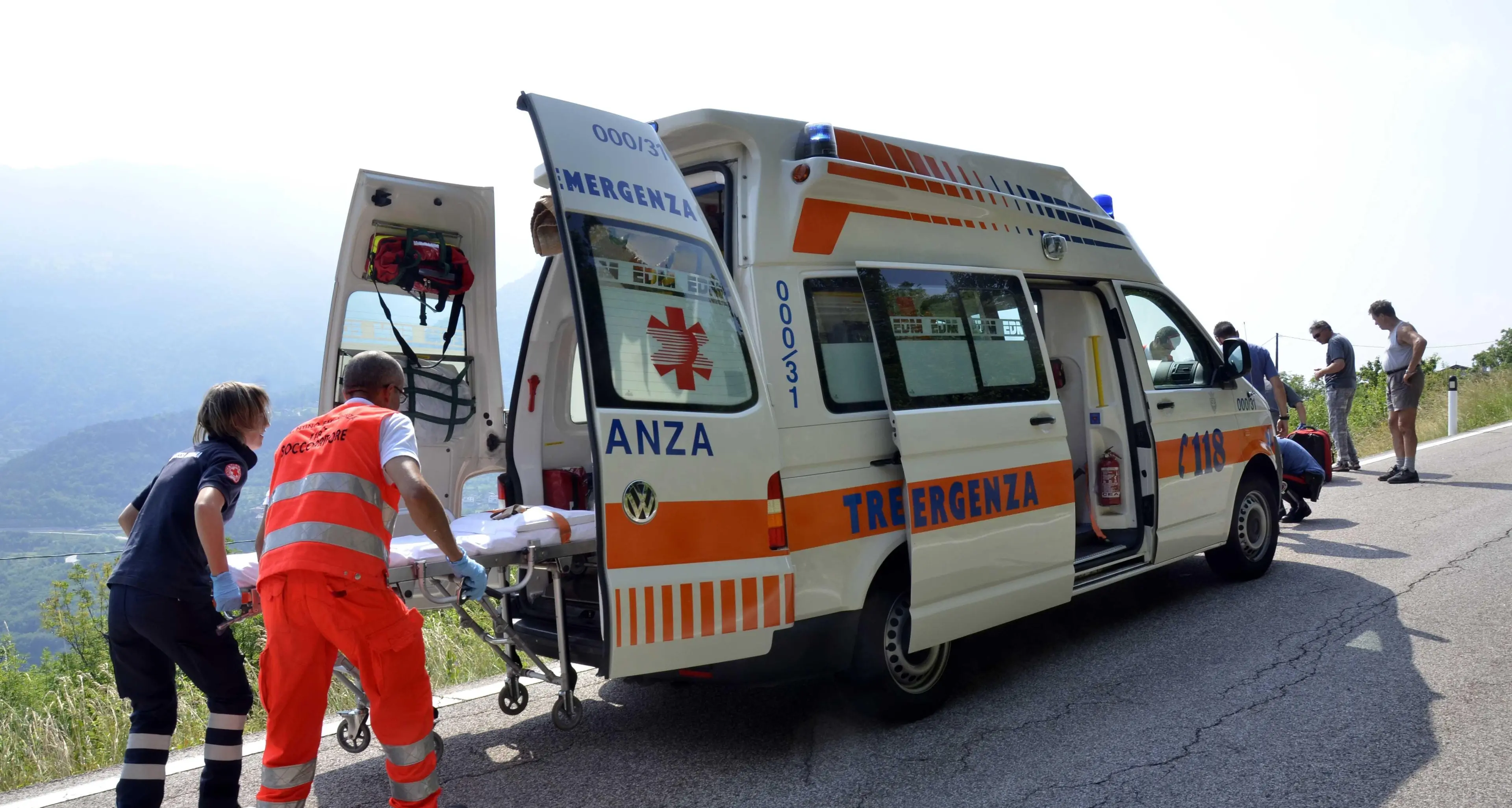 Gazzadina, quindicenne investita da un’auto: trasportata in codice rosso al Santa Chiara di Trento