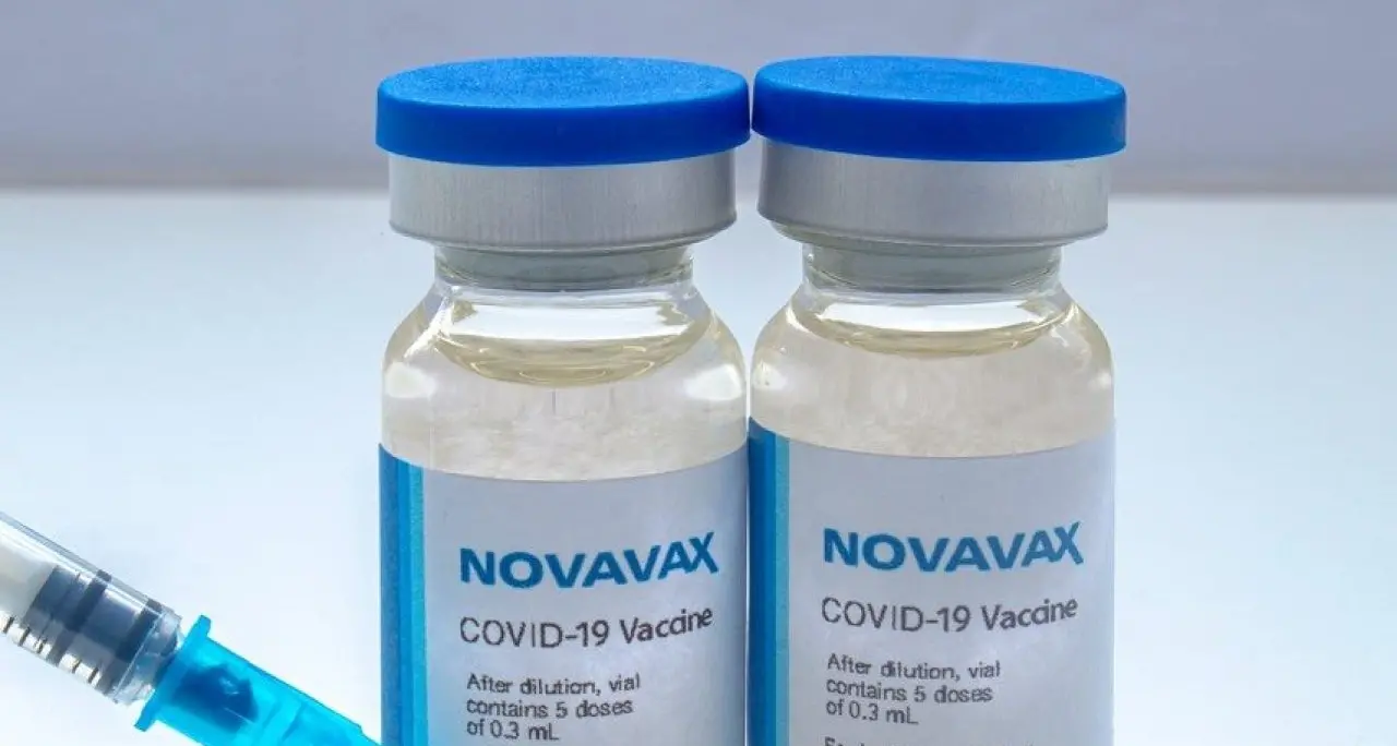 Arriva il nuovo vaccino Novavax, su base classica proteica e non più dall’RNA: un’arma in più, anche per chi aveva paura di farlo