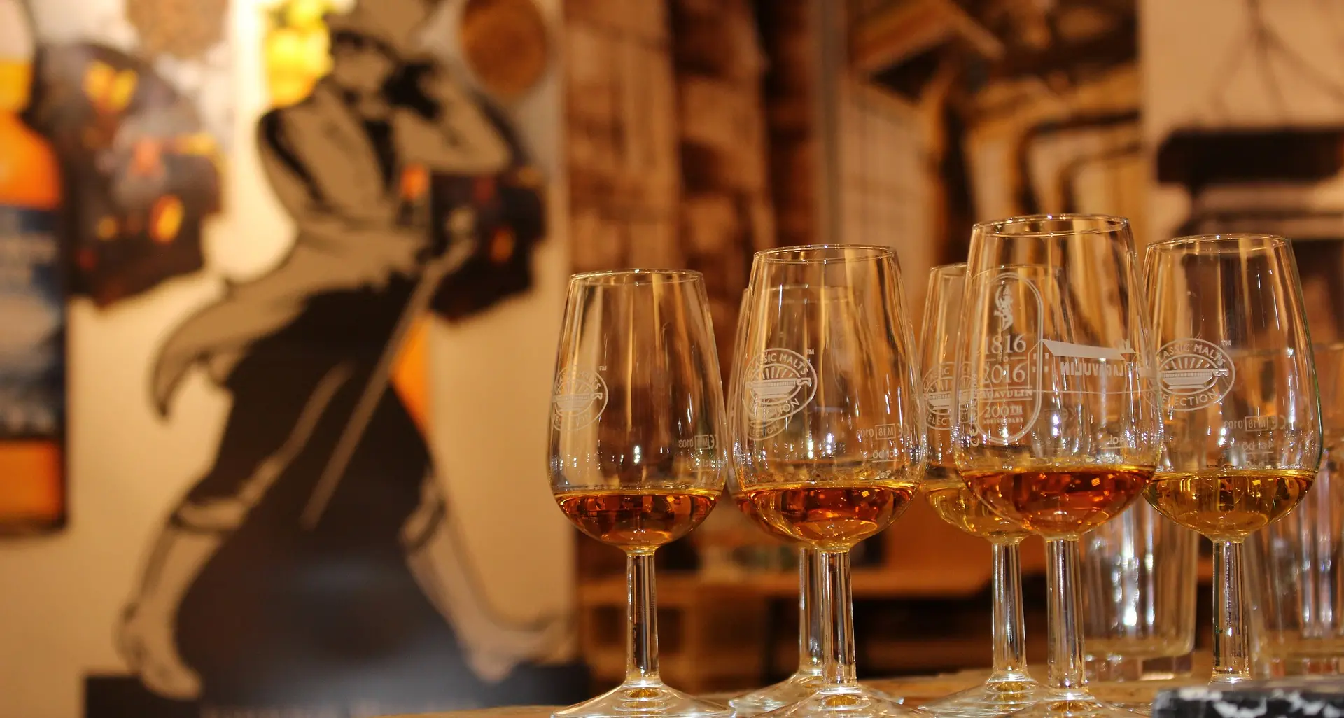Grappa, ecco l’identikit del consumatore: maschio, over 40, amante della compagnia
