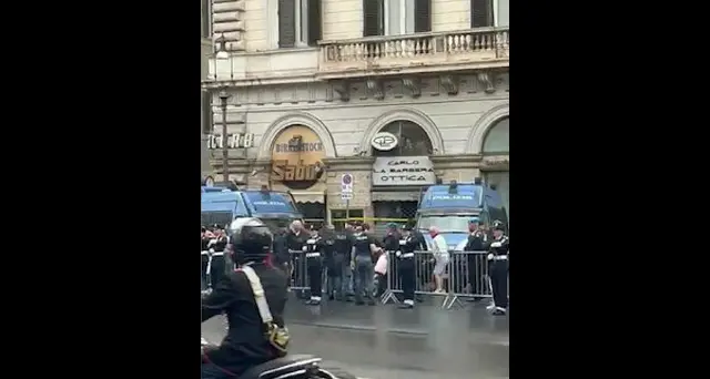 2 giugno: bloccati 15 ambientalisti a Roma con vernice