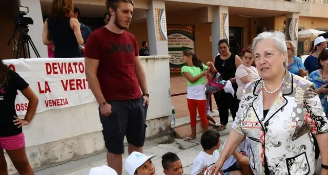 Borsellino: per anniversario studenti colorano via D'Amelio