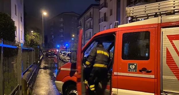 Trento: i bambini la chiudono in bagno al terzo piano, la salvano i Vigili del Fuoco